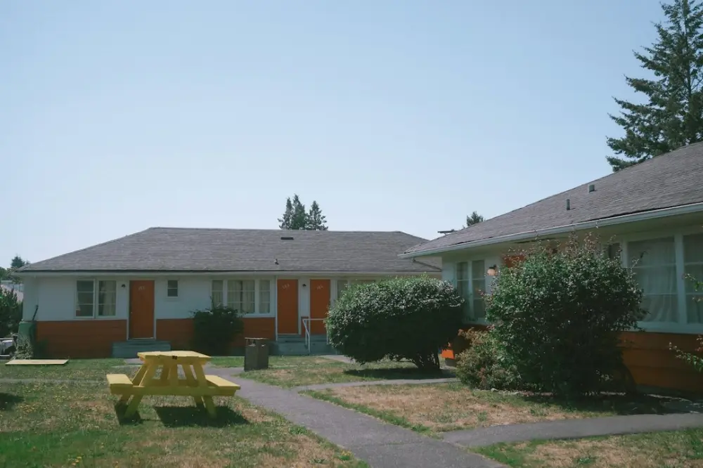 Does a hempcrete thermal envelope provide the best climate resilience for small-scale ADUs?